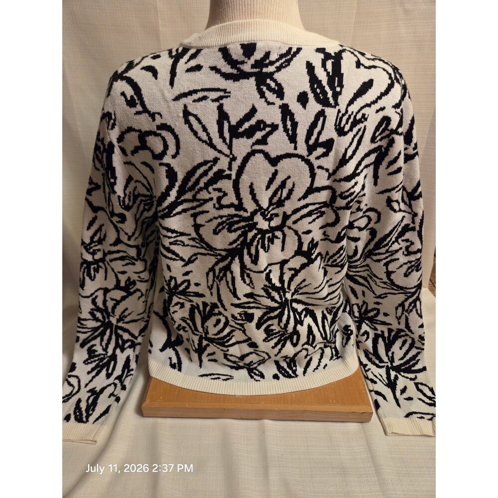 Tahari Women's XL White/Black Floral Knit Crew Neck Pullover Sweater Long Sleeve - Picture 2 of 4